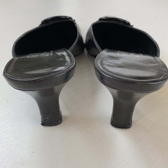 FERRAGAMO BLACK SLIDES 5.5C - Picture 2 of 8